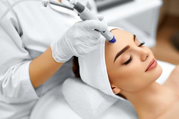 D'Meedche gëtt vun der Rejuvenation Prozedur gemaach