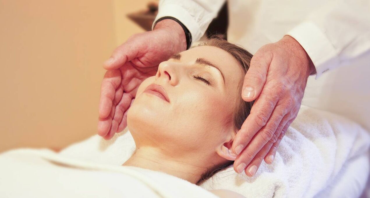 contour Gesiicht Massage als Manéier vun Verjéngung