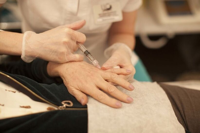 Injektioun Verjüngung vun der Haut vun den Hänn